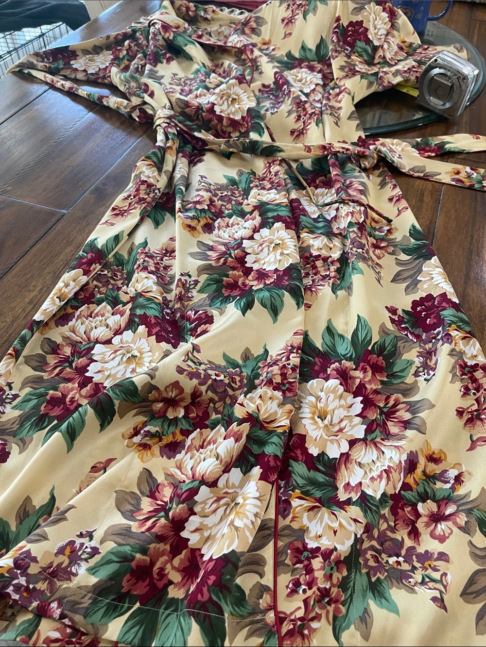 Vintage Victoria Secret Floral Satin long Robe Beige Burgundy size XS/S - Picture 9 of 10